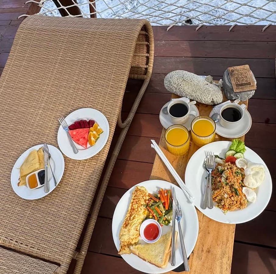 In-Villa Dining