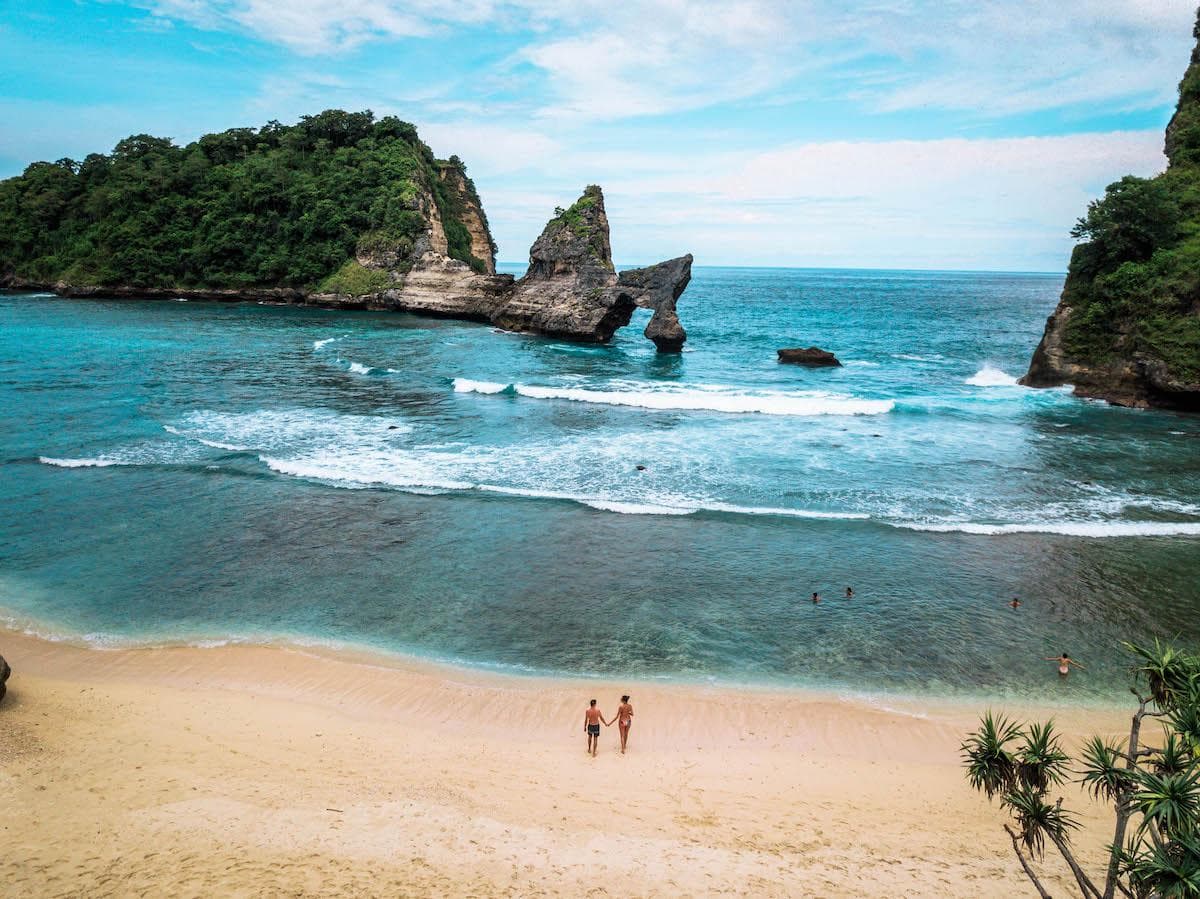 Dramatic coastline of Nusa Penida with turquoise waters