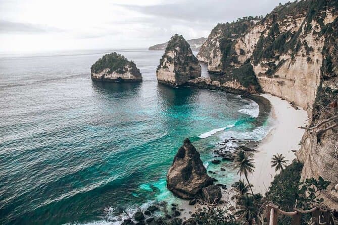 Private car tour exploring Nusa Penida's iconic landscape viewpoints